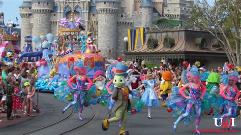 Magic Kingdom parade stuck in infinite loop - Uncle Walt's Insider