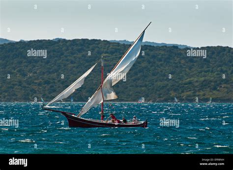 Lateen rig hi-res stock photography and images - Alamy