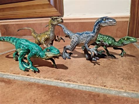 El Blog de Bahia: Repaint: Velociraptor "Echo" Jurassic World (Mattel 2018)