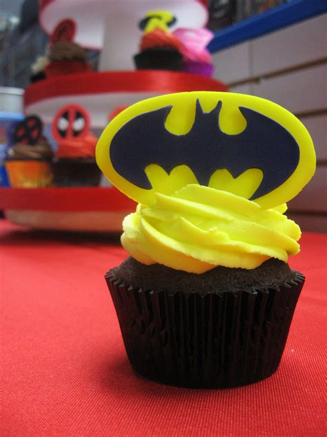 superhero cupcakes batman idea | Superhero cupcakes, Batman birthday, Batman cupcakes