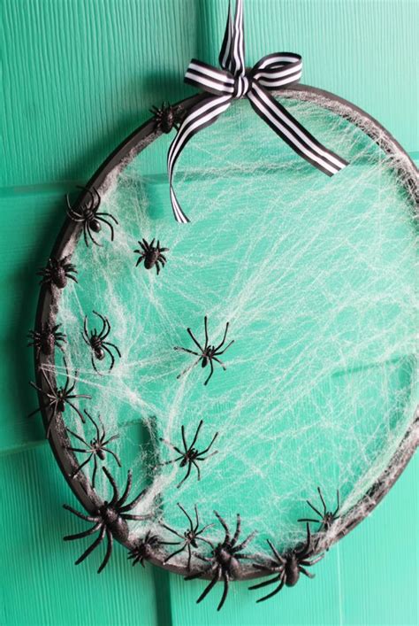 Embroidery Hoop Spiderweb Wreath | Halloween diy crafts, Halloween ...