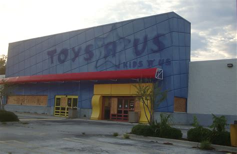 Link Roundup: Abandoned Toys ‘R’ Us Stores Edition | Toy Tales