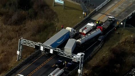 Multi-vehicle pile up on Chesapeake Bay Bridge causes delays and injuries | Fox News