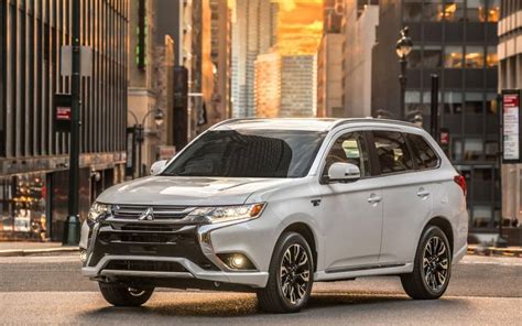 Mitsubishi Outlander GT 2017 | SUV Drive