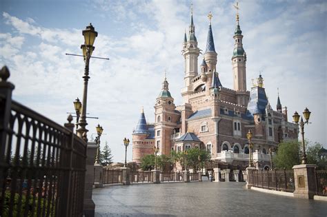 Shanghai Disneyland: A Whole New World of Disney fun! | DLP Town Square ...