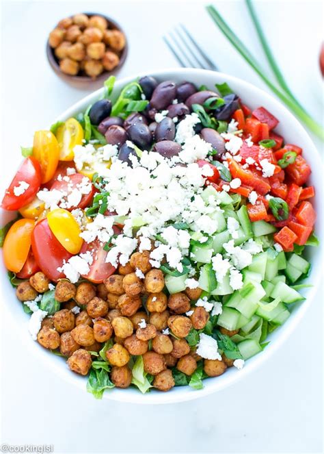 Mediterranean Salad With Spicy Roasted Chickpeas