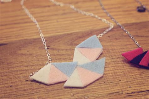 sassafras: felt geometric necklaces :: diy