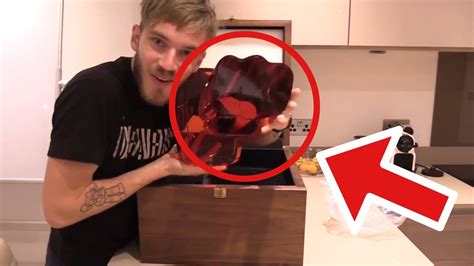 PEWDIEPIE GETS THE 50 MILLION YOUTUBE PLAY BUTTON - YouTube