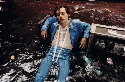 Harry Styles Fights the Spotlight on His Debut Solo Album - The New ...