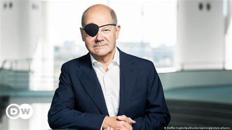 Olaf Scholz sparks pirate memes with eye patch photo – DW – 09/04/2023