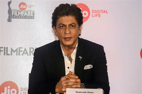 Shah Rukh Khan To Host Jio Filmfare Awards 2018 | Silverscreen India