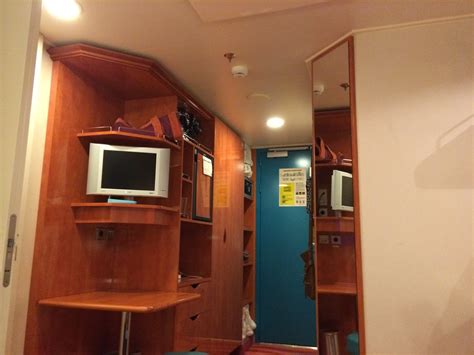 Mid-Ship Oceanview Picture Window Stateroom, Cabin Category WP ...