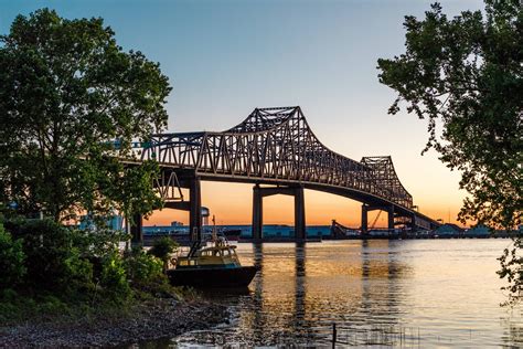 Mississippi River Bridge from downtown : batonrouge