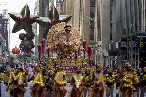 Macy's Thanksgiving parade returns, with all the trimmings | AP News