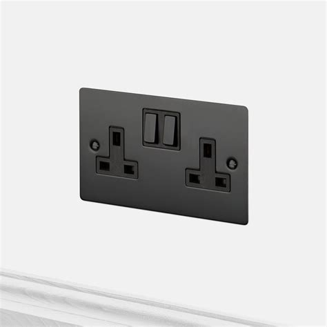 2G UK PLUG SOCKET / BLACK - Plug Sockets - Electricity