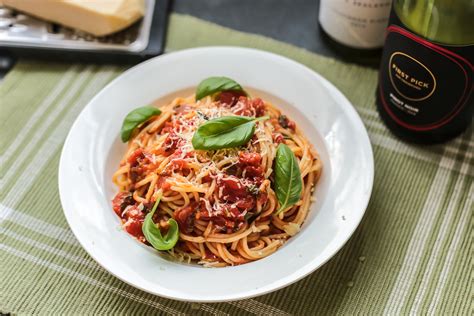 Tomato Sauce Spaghetti - Ang Sarap