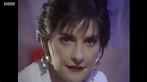 Enya – Orinoco Flow (Sail Away ) - TOTP - 1988 - YouTube Music