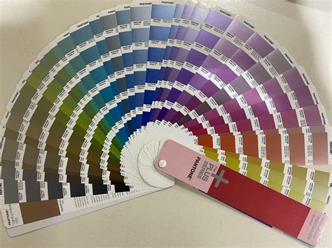 Pantone Premium Metallic Coated Guide GG1505 (Plus Series) – Design Info