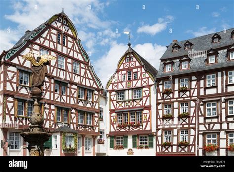 Houses and statue in medieval Bernkastel, Germany Stock Photo - Alamy