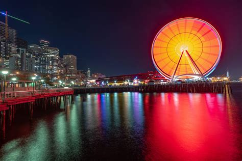 Seattle Ferris Wheel at Pier 57 at Night : Seattle