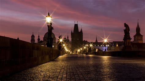 Charles bridge in Prague at night and in the morning - Jens Assmann ...