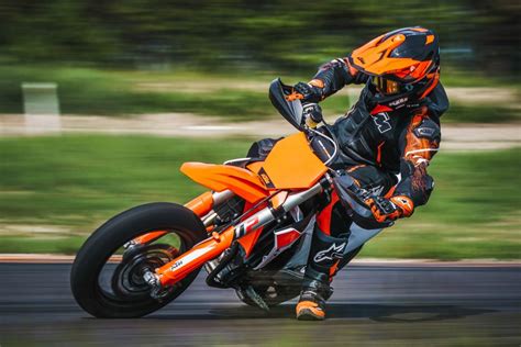 2023 KTM 450 SMR First Look [8 Fast Facts, 30 Photos, Specs]