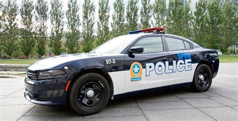 Montreal police update their cars and uniforms for a new look (VIDEO ...