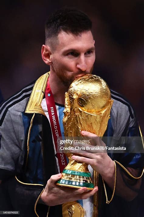 Lionel Messi of Argentina kisses the FIFA World Cup trophy during the... News Photo - Getty Images