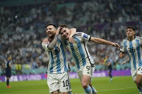 Los elogios de Lionel Messi para Julián Álvarez luego del partidazo ante Croacia, por el Mundial ...