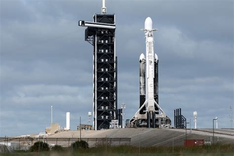 Live coverage: SpaceX takes second swing at launching Falcon Heavy ...