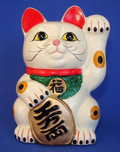 White Lucky Cat Statue | Lucky cat, Chinese lucky cat, Maneki neko