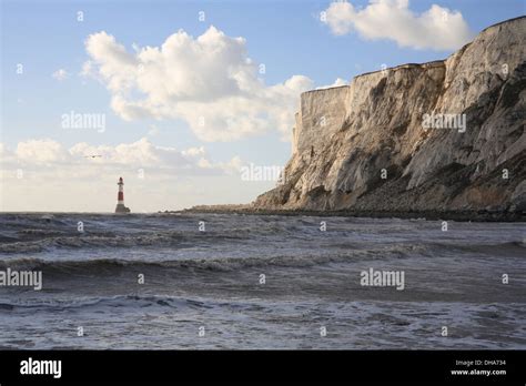 White cliffs coast lighthouse hi-res stock photography and images - Alamy