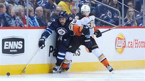 Jets' Byfuglien comes up big after return to blue line; more notes ...