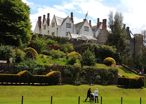 Castle & Gardens | Museum Wales