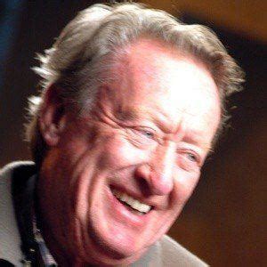 Tom Poston - Bio, Family, Trivia | Famous Birthdays