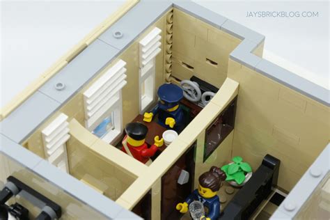 Review: LEGO 10278 Modular Police Station - Jay's Brick Blog