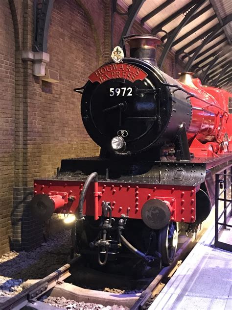 Harry Potter Studio Tour Hogwart's Express - The Millennial Runaway