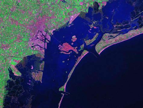 World Cities Satellite Images - Landsat by Geology.com