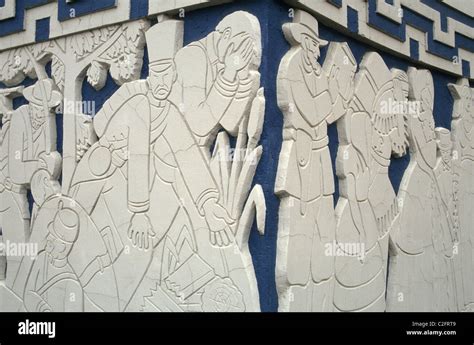 Art deco bas relief detail mexican hi-res stock photography and images ...