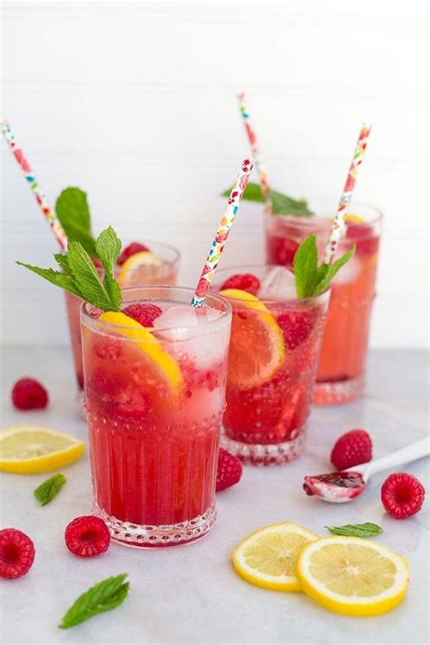 Raspberry Lemonade Spritzers | Freutcake