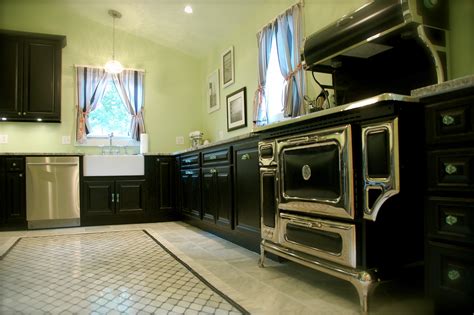 My kitchen. Queen Anne Victorian, c. 1902. vivaciousvictorian.com | Home decor, Kitchen cabinets ...