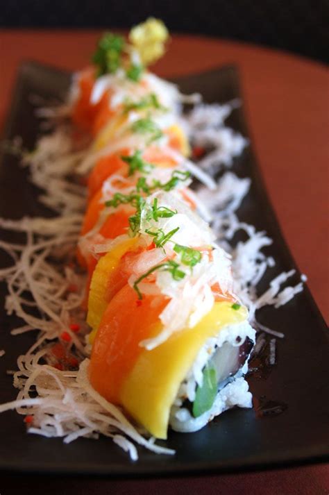 Blue Fin Sushi Bar in CA: Blue Fin Roll with tuna, yellow tail and ...