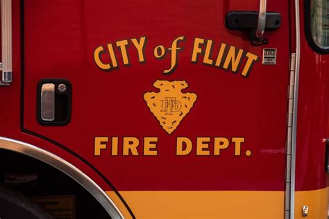 2 dead after apartment fire in Flint - mlive.com