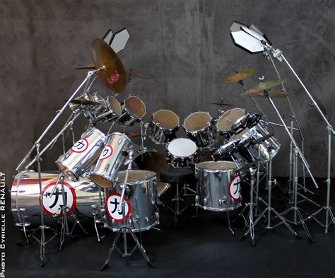 Eric Carr KISS miniature replica Crazy Nights drum set - Page 7 ...