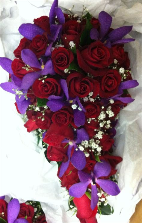 Teardrop bouquet of red roses, purple lisianthus and babies breath in 2020 | Red bouquet wedding ...