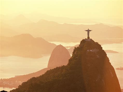 Christ the Redeemer at Dawn - HD Wallpaper