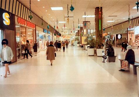 Ford City Mall in Chicago, Illinois | Ford city, Vintage mall, Shopping malls