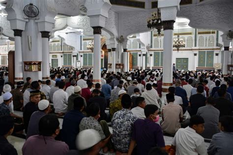 Gara-Gara Solat Terawih Di Masjid, Satu Keluarga Di Indonesia Positif ...