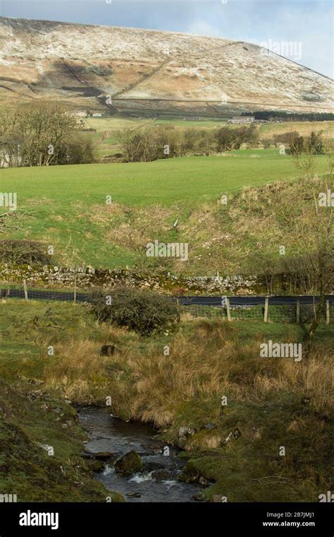 Pendle hill footpath hi-res stock photography and images - Alamy