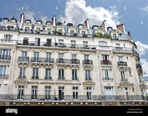 Facade of a traditional building in downtown Paris, France Stock Photo ...